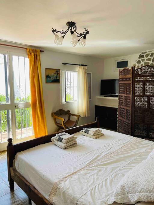 Charming 4 Bedroom Village Home With Patio Mijas Eksteriør billede